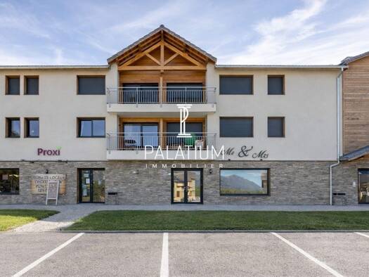 Local commercial à louer 634 € 54 m² de surface de vente Ancelle 05260