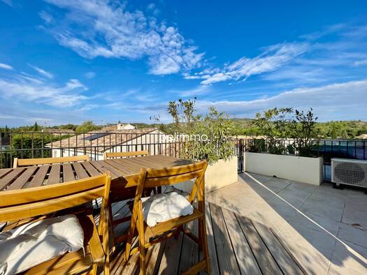 Appartement à vendre 249 900 € 3 pièces 2 chambres 71 m² RDC Nord et Ouest Eyguières 13430