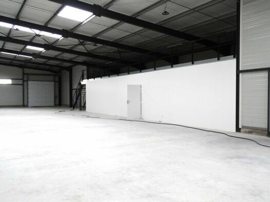 Local d'activités à louer 5 325 € 990 m² d'espace de stockage Est-Chateaufleury Romans-sur-Isère 26100