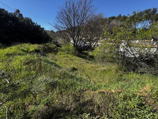 Terrain constructible à vendre 259 000 € 924 m² de terrain La Destrousse 13112