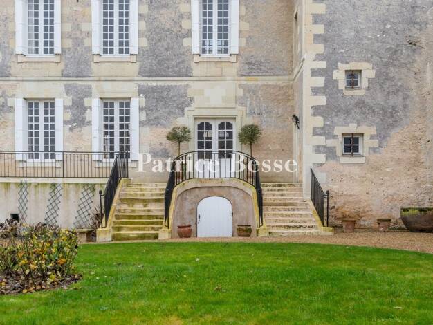 Hôtel particulier à vendre 835 000 € 16 pièces 7 chambres 405 m² 1 552 m² de terrain Saumur 49400