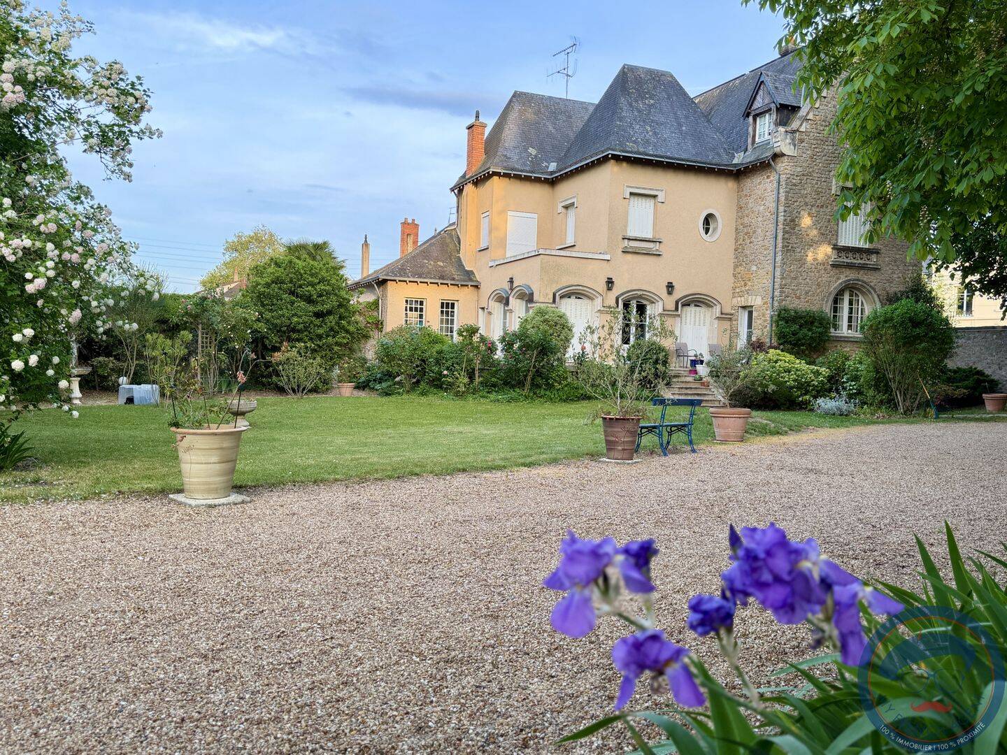 Maison 11 pièces 350 m² · à La Flèche · 350 m² · 698 250 €