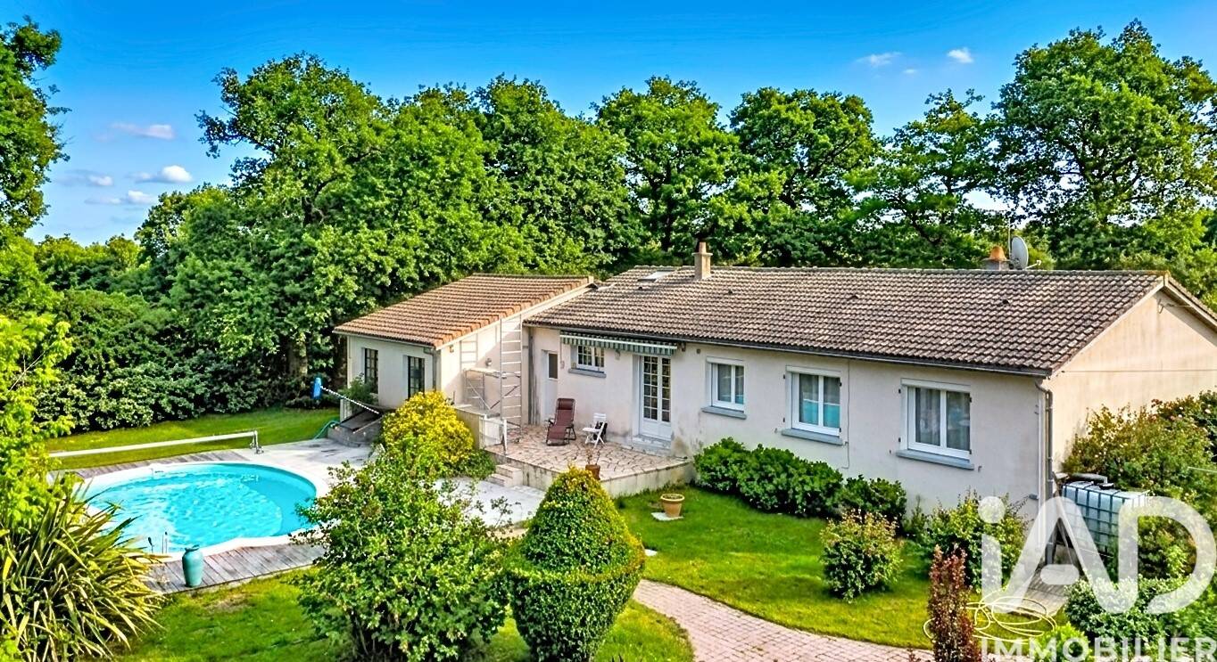 Maison 5 pièces 126 m² · à Châtillon-sur-Thouet · 126 m² · 210 000 €