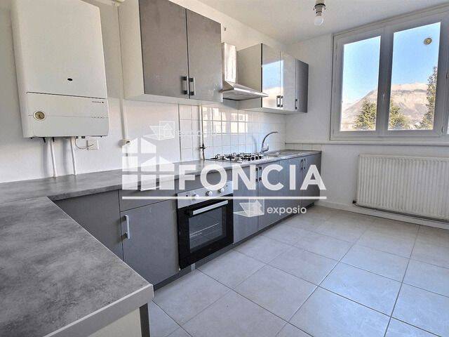 Appartement 3 pièces 68 m² · à Saint-Martin-d'Hères · 67,9 m² · 753 €