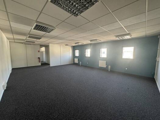 Espace bureau à louer 1 474 € 90 m² de bureaux divisible jusqu'à 90 m² Grammont Tours 37000