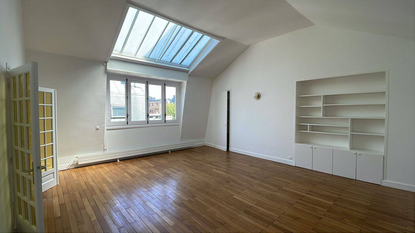 Appartement 2 pièces 82 m² · à Paris 8ème Arrondissement · 82 m² · 2 669 €