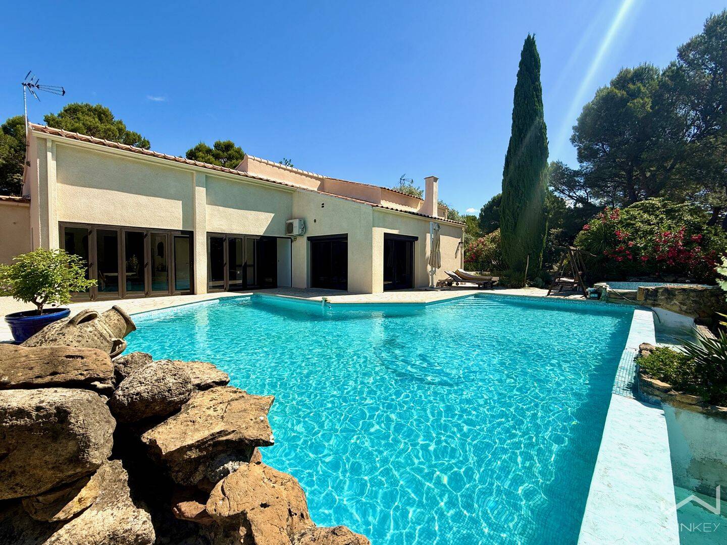 Maison 8 pièces 204 m² · à Uchaux · 203,7 m² · 559 000 €