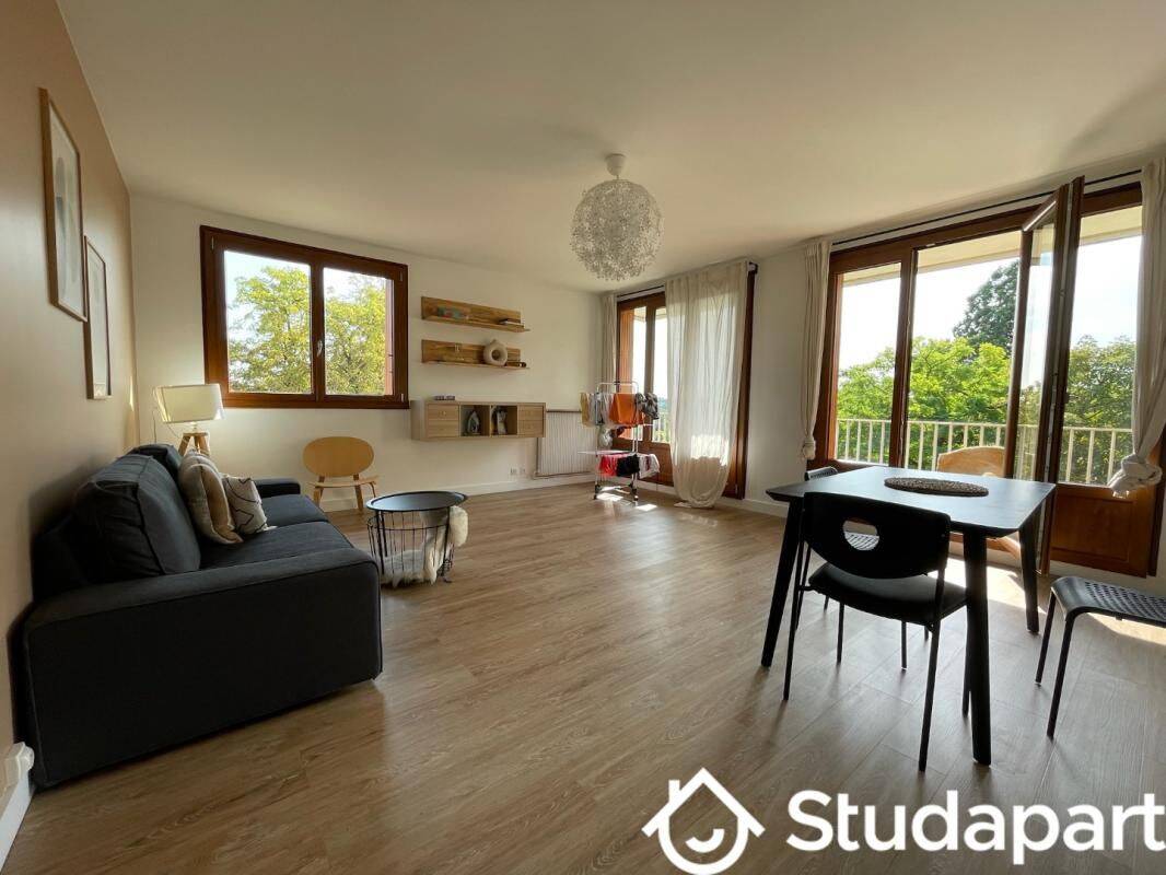 1 pièce 13 m² · à Évry-Courcouronnes · 13 m² · 530 €