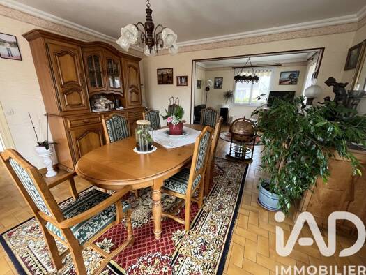 Maison de plain-pied à vendre 235 000 € 3 pièces 2 chambres 82 m² 557 m² de terrain Route de Port Bayeux 14400