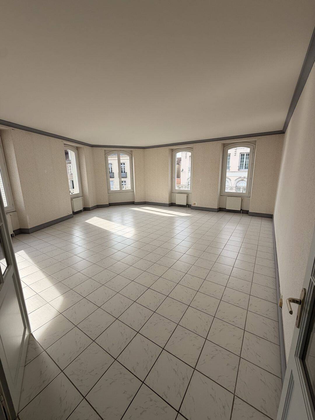 Appartement 3 pièces 93 m² · à Montluçon · 93 m² · 610 €