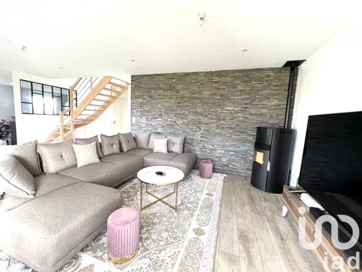 Maison à vendre 273 000 € 6 pièces 3 chambres 118 m² 12 821 m² de terrain Louverné 53950