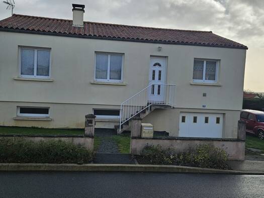 Maison à vendre 164 700 € 4 pièces 3 chambres 89 m² 622 m² de terrain Les Herbiers 85500