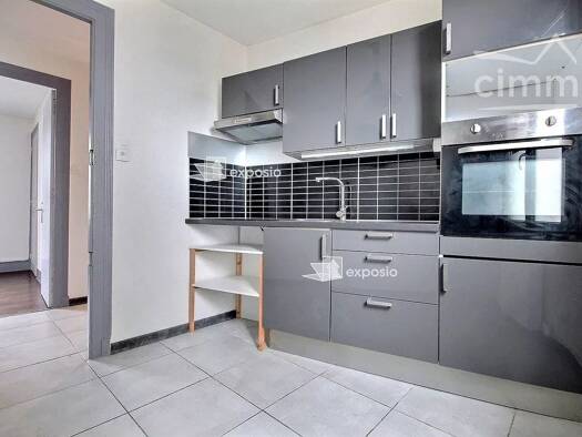 Appartement à louer 702 € 3 pièces 4 chambres 57,9 m² Étage 3/3 Le Village Saint-Martin-d'Hères 38400