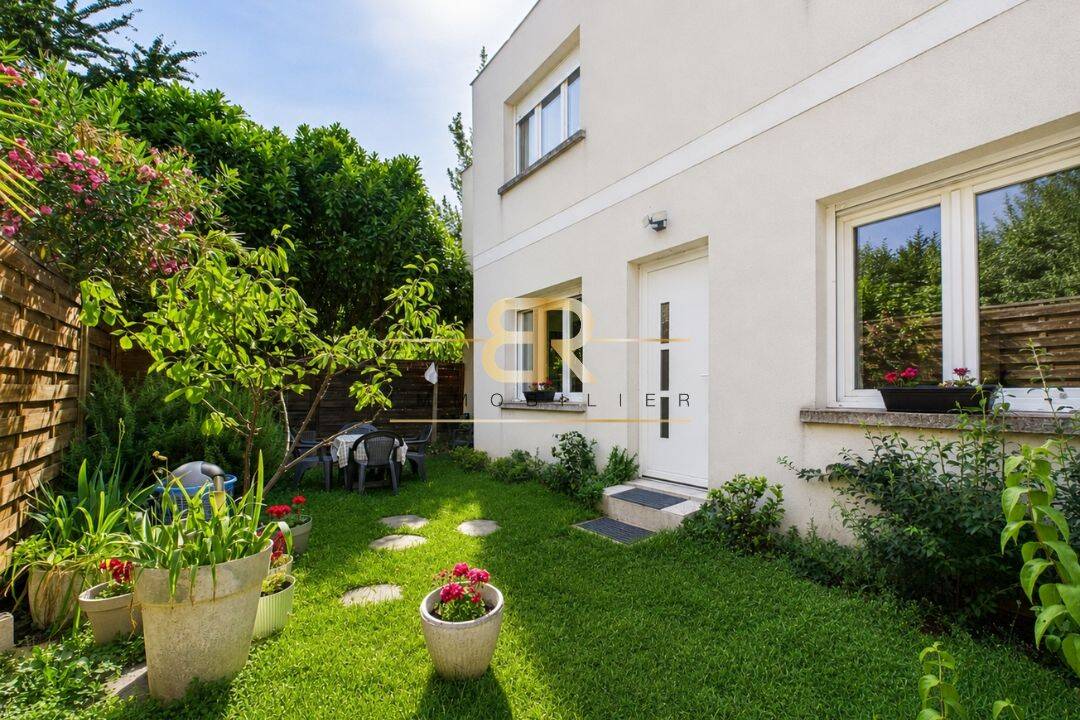 Maison 6 pièces 200 m² · à Saint-Denis · 200 m² · 780 000 €