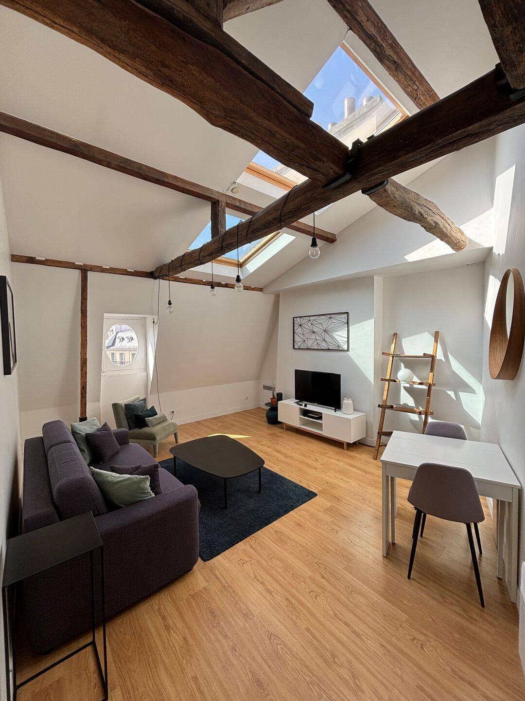 Appartement 2 pièces 54 m² · à Paris 8ème Arrondissement · 53,5 m² · 2 220 €