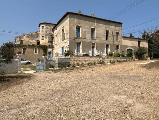 Mas à vendre 750 000 € 18 pièces 7 chambres 600 m² 2 396 m² de terrain Zone Nord Saint-Gilles 30800