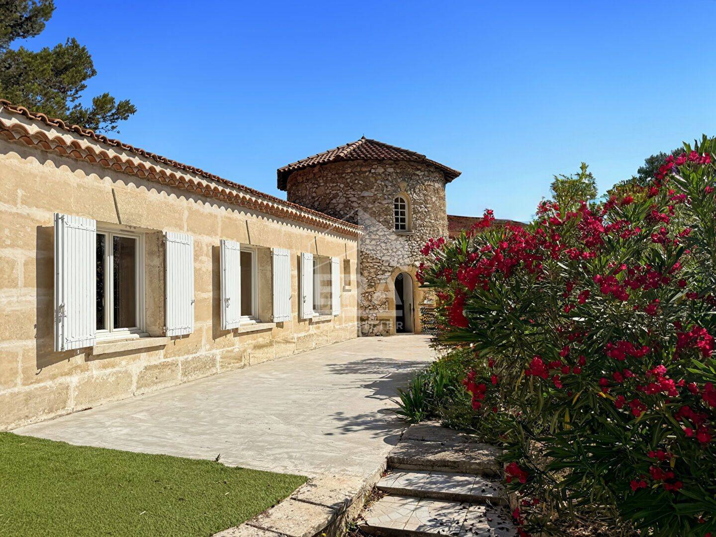 Maison 6 pièces 170 m² · à Bouc Bel Air · 170 m² · 1 100 000 €