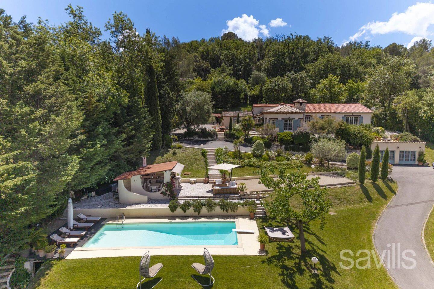 Maison 10 pièces 350 m² · à Roquefort-les-Pins · 350 m² · 14 000 €