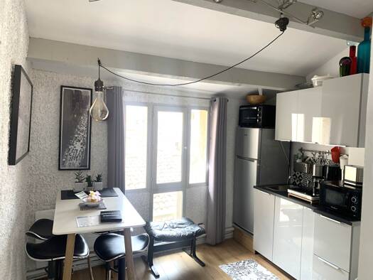 Appartement à louer 975 € 3 pièces 2 chambres 39,1 m² Étage 4/4 Aix-en-Provence 13080
