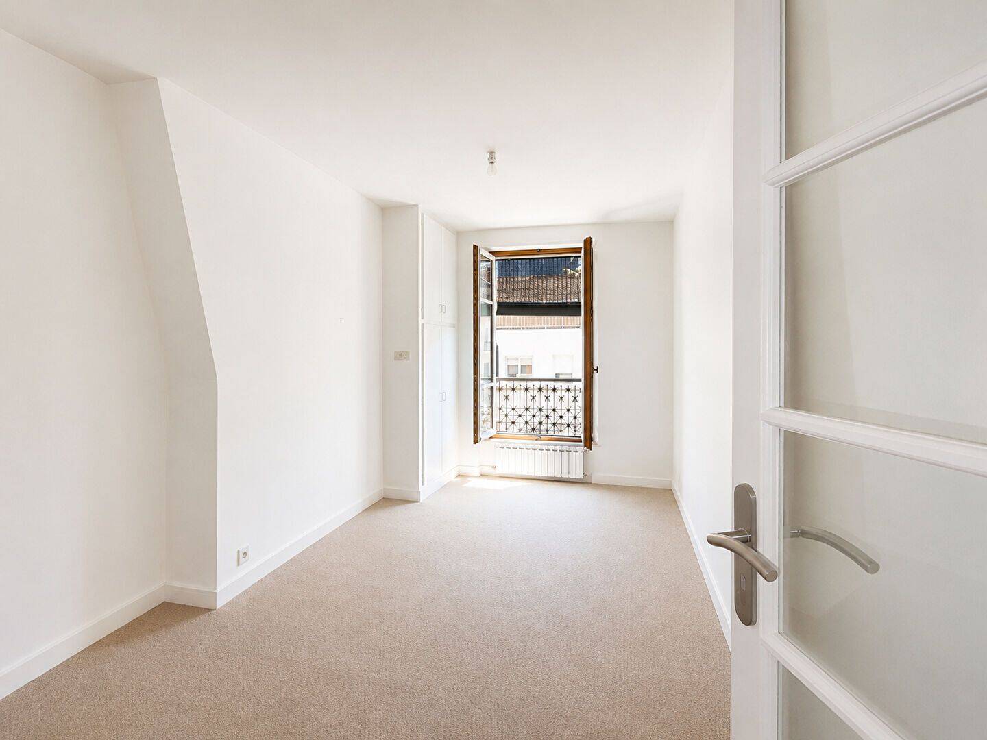 Appartement 1 pièce 24 m² · à Paris 7ème Arrondissement · 23,5 m² · 349 000 €