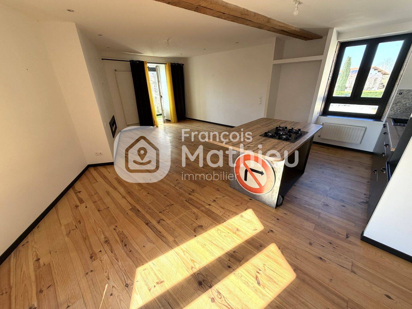 Appartement 4 pièces 140 m² · à Marlieux · 139,5 m² · 950 €