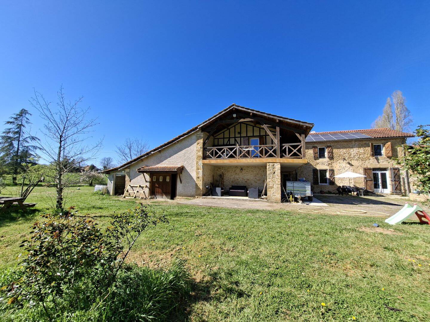 Maison 8 pièces 255 m² · à Mirande · 255 m² · 304 000 €
