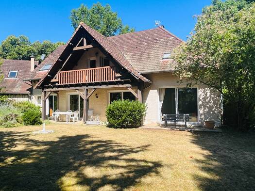 Maison à vendre 274 300 € 7 pièces 4 chambres 213 m² 5 213 m² de terrain Chamboulive 19450