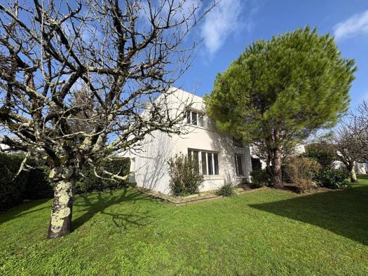 Maison à vendre 149 000 € 6 pièces 4 chambres 141 m² 558 m² de terrain Bellevue Saintes 17100