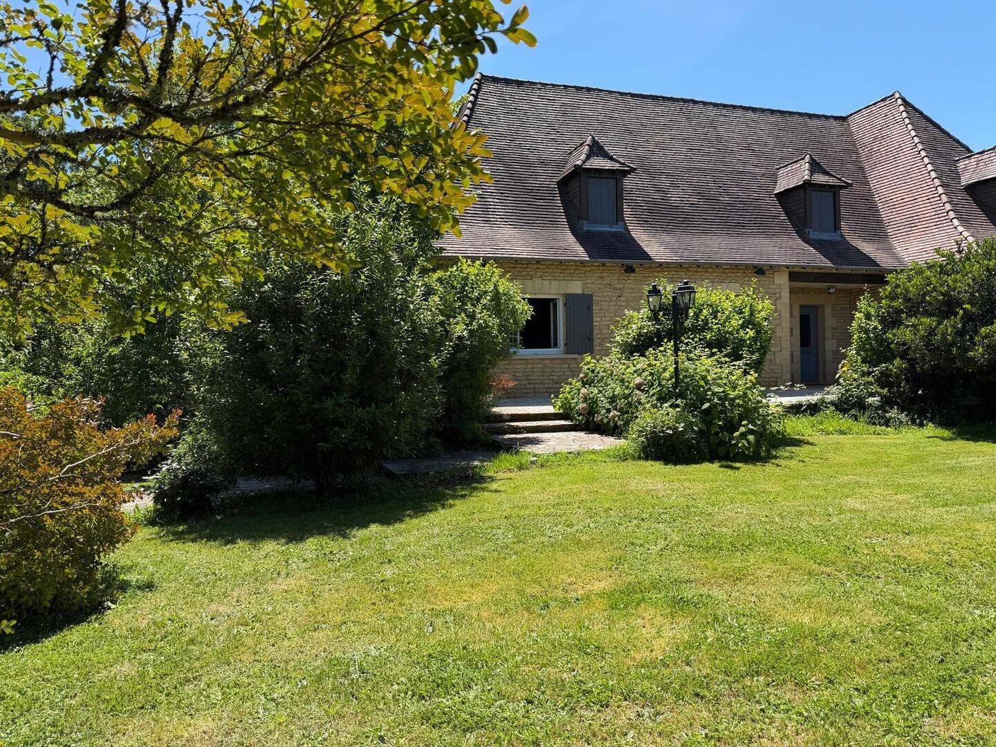 Superbe propriété périgourdine de caractère avec logement indépendant, piscine et plus de 6 000 m² de terrain