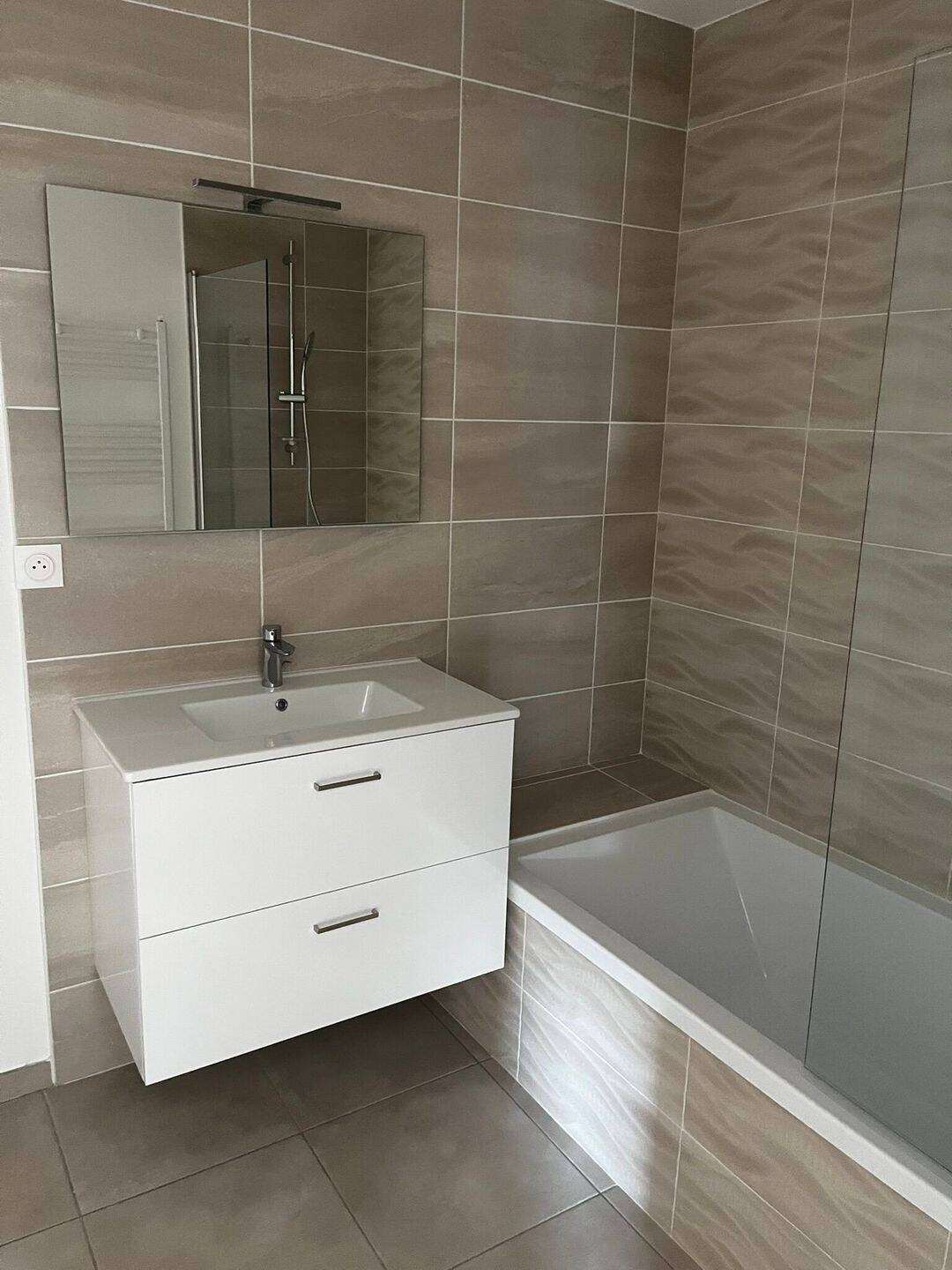 Appartement 3 pièces 68 m² · à Ambilly · 67,5 m² · 1 199 €