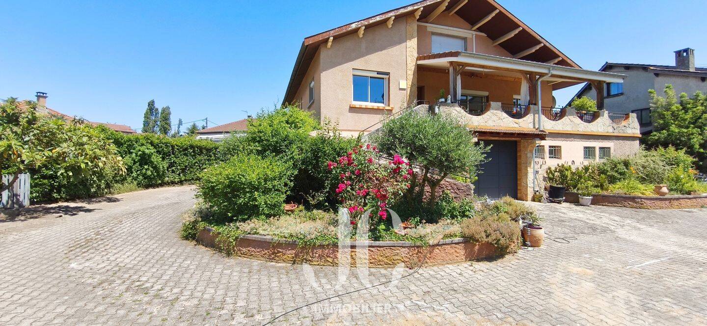 Maison 8 pièces 220 m² · à Le Péage-de-Roussillon · 220 m² · 325 000 €