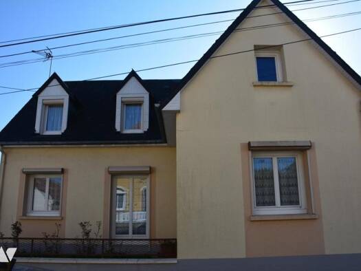 Maison à vendre 186 160 € 5 pièces 3 chambres 119 m² 686 m² de terrain Sablé-sur-Sarthe 72300