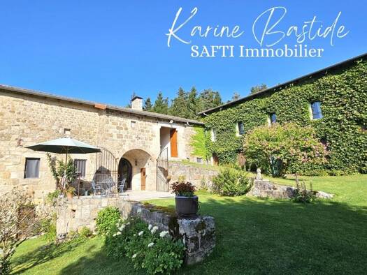 Maison à vendre 440 000 € 14 pièces 6 chambres 225 m² 5 000 m² de terrain Salettes 43150