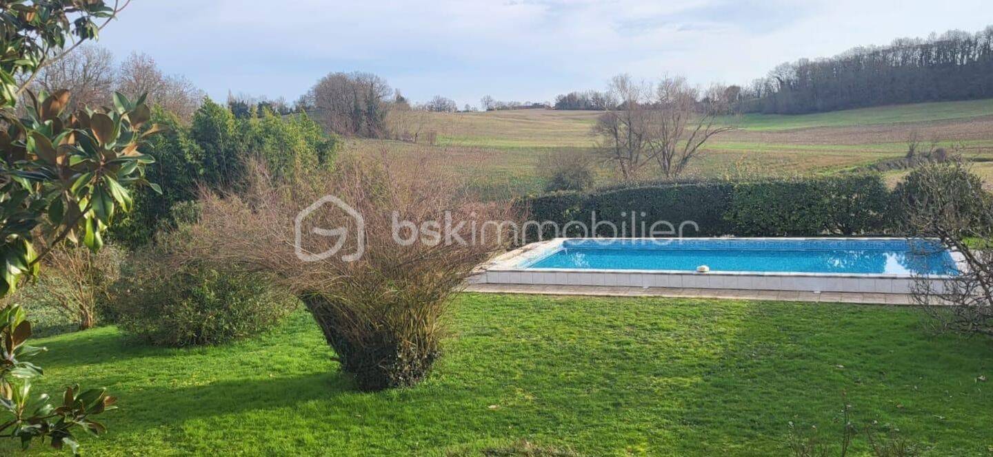 Maison 11 pièces 410 m² · à Saint-Pardoux-Isaac · 410 m² · 479 000 €