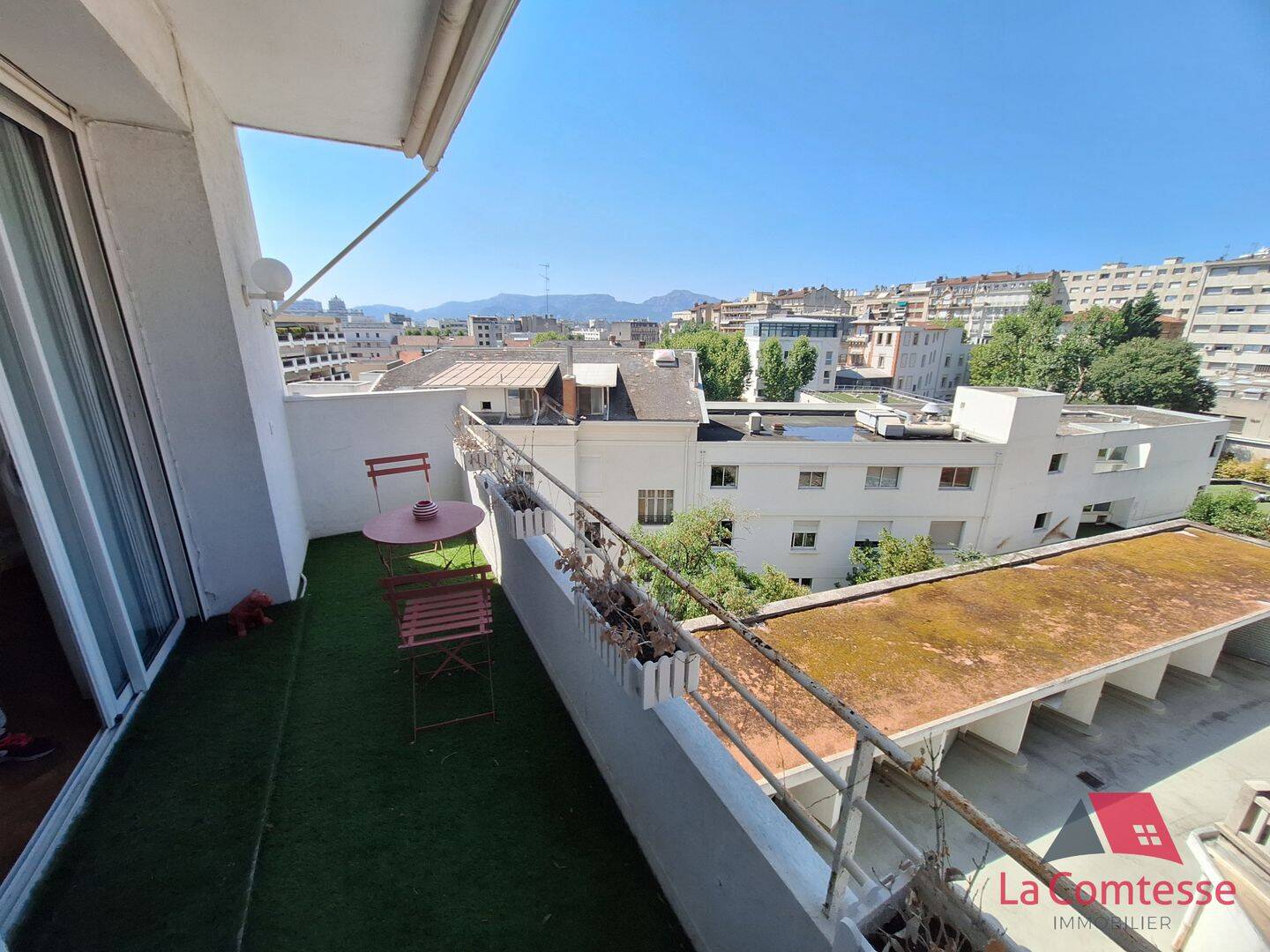 Appartement 4 pièces 140 m² · à Marseille 8ème Arrondissement · 139,6 m² · 3 000 €