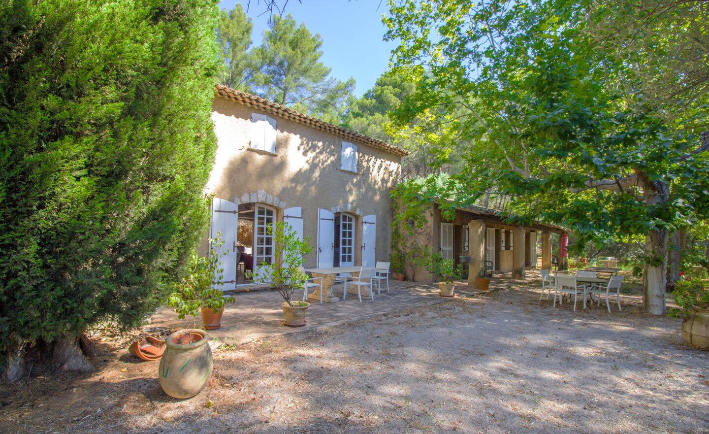 Maison 10 pièces 399 m² · à Le Revest-les-Eaux · 399 m² · 1 570 000 €
