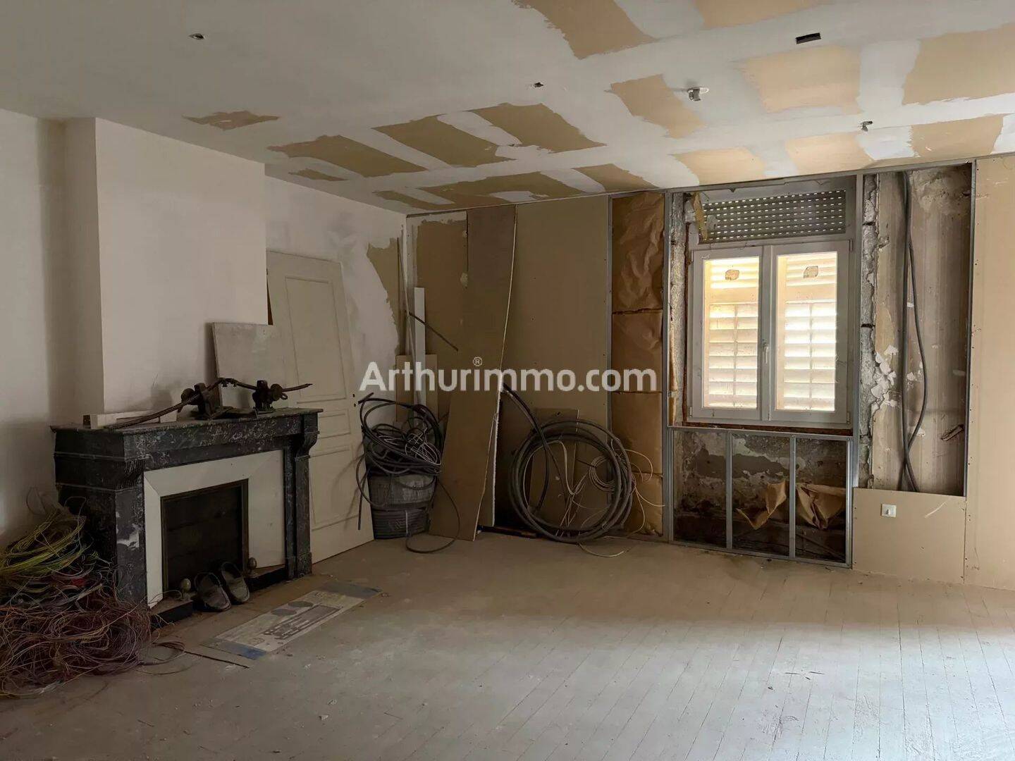 Appartement 4 pièces 149 m² · à Lons-le-Saunier · 149 m² · 60 000 €