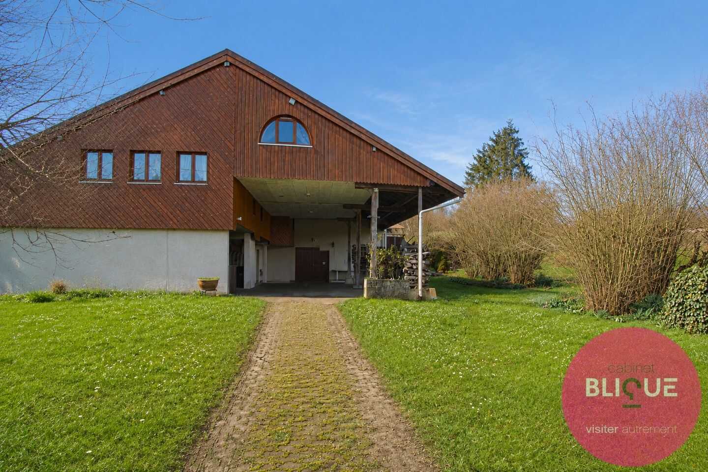 Maison 8 pièces 240 m² · à Affracourt · 240 m² · 275 000 €