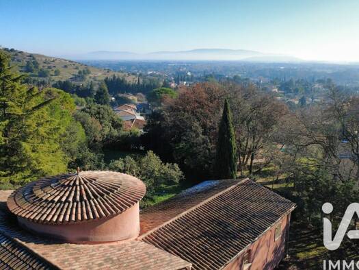 Maison à vendre 599 000 € 6 pièces 5 chambres 210 m² 4 627 m² de terrain Caumont-sur-Durance 84510