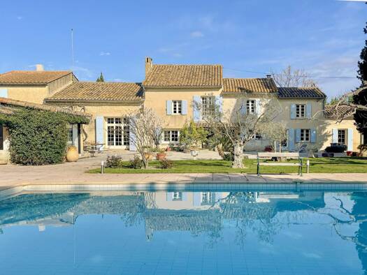Maison à vendre 1 695 000 € 15 pièces 10 chambres 600 m² 64 000 m² de terrain Eyguières 13430