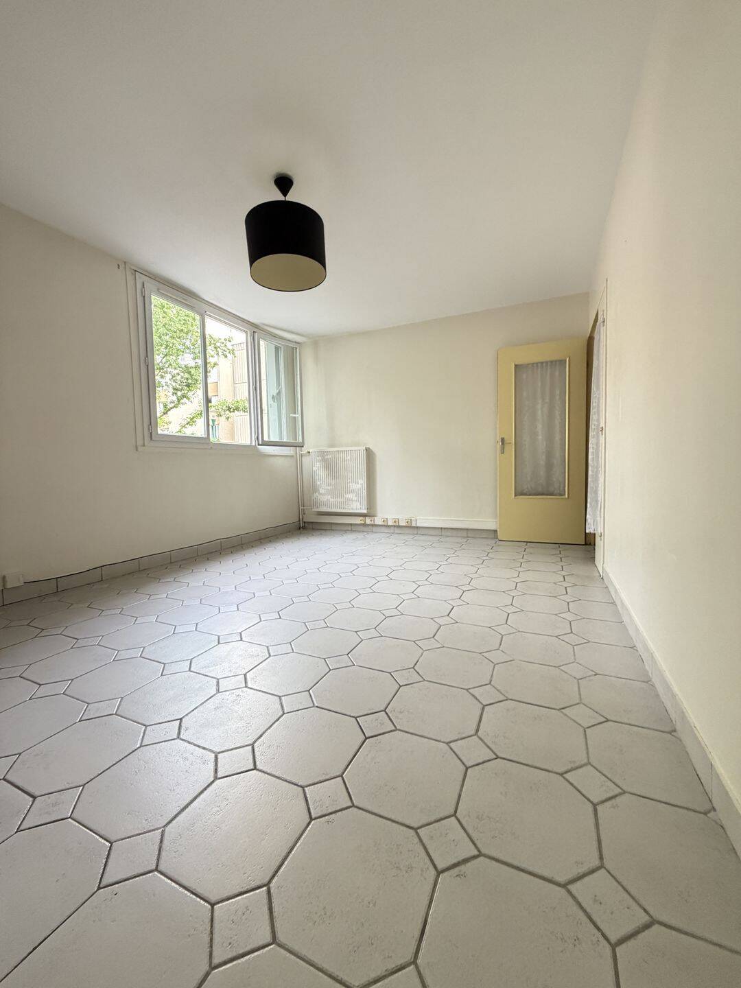 Appartement 2 pièces 54 m² · à Les Ulis · 54,4 m² · 126 000 €