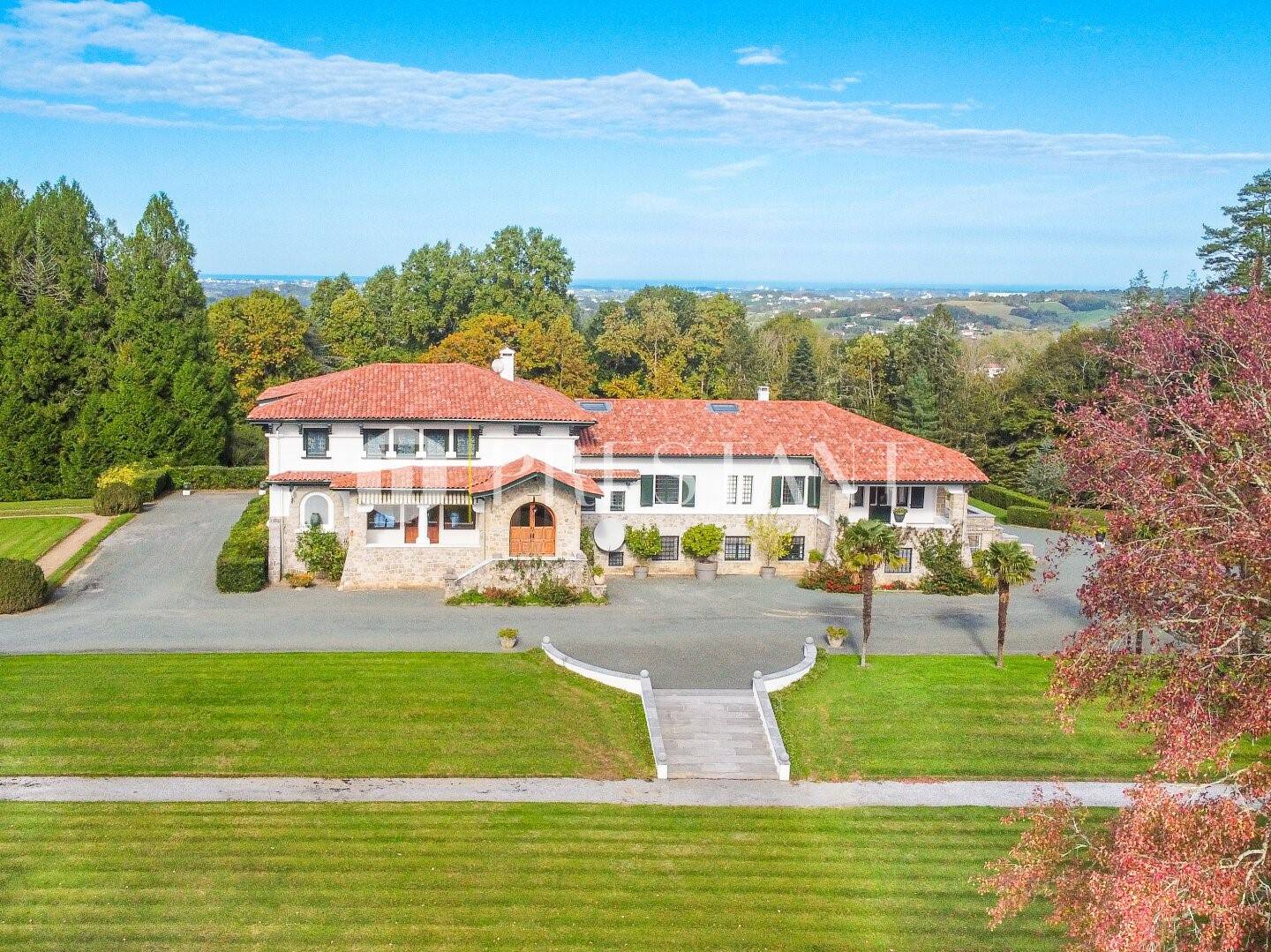 Maison 12 pièces 550 m² · à Biarritz · 550 m² · 3 950 000 €