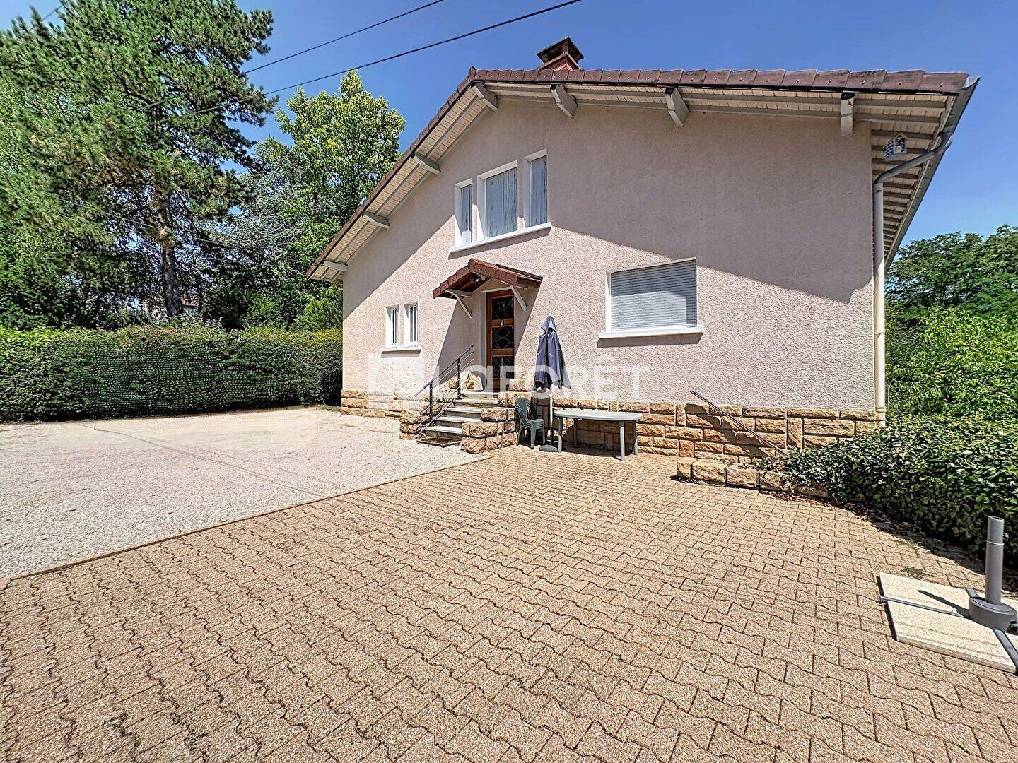 Maison 7 pièces 171 m² · à Saint-Amour · 170,7 m² · 224 000 €