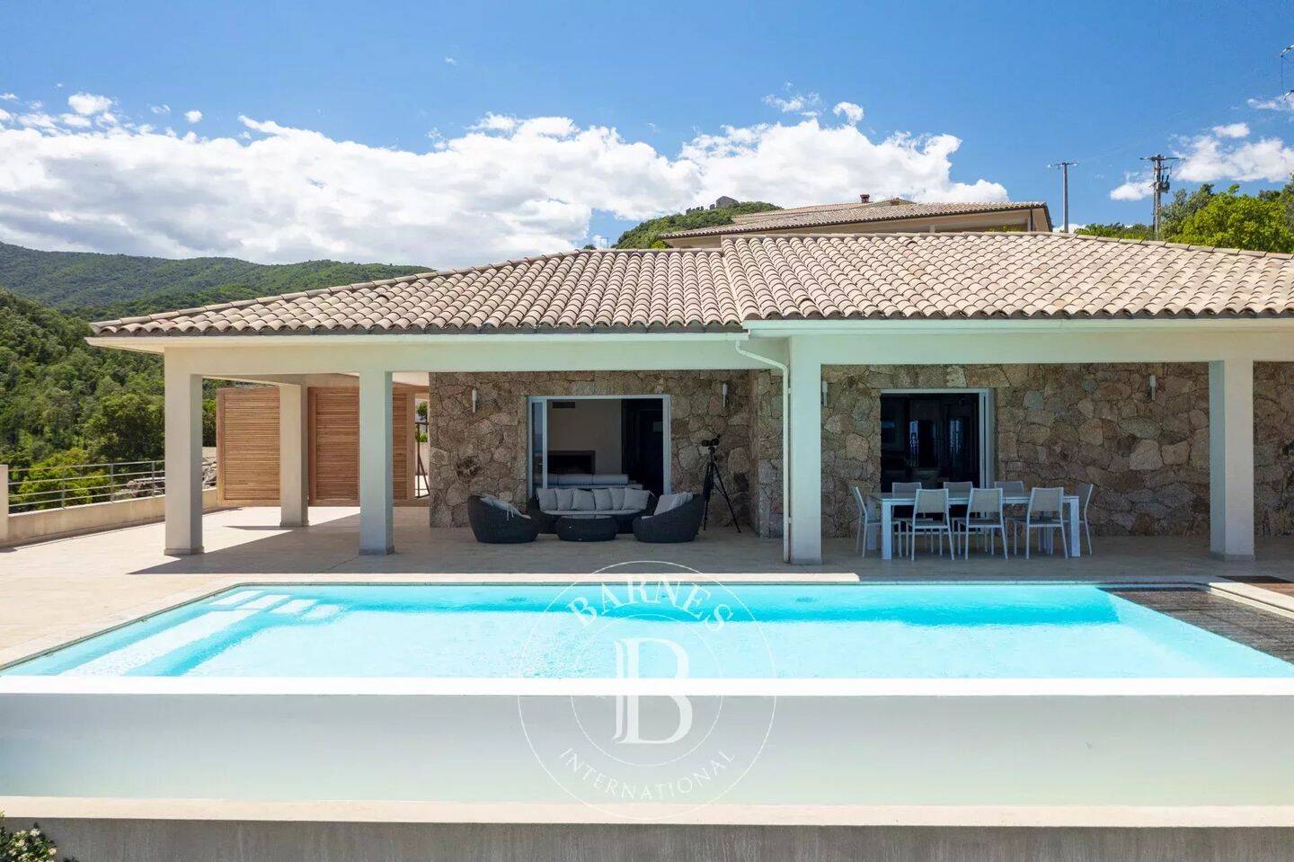Maison 8 pièces 272 m² · à Sari-Solenzara · 272 m² · 1 480 000 €