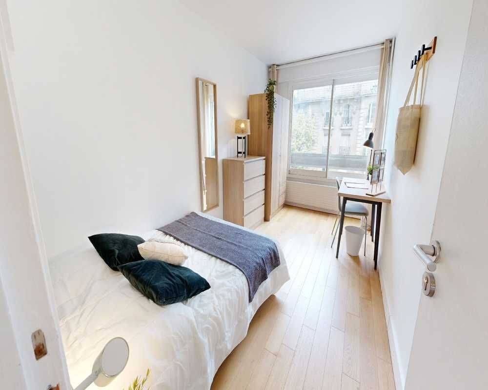 Appartement 4 pièces 90 m² · à Paris 15ème Arrondissement · 90 m² · 1 105 €