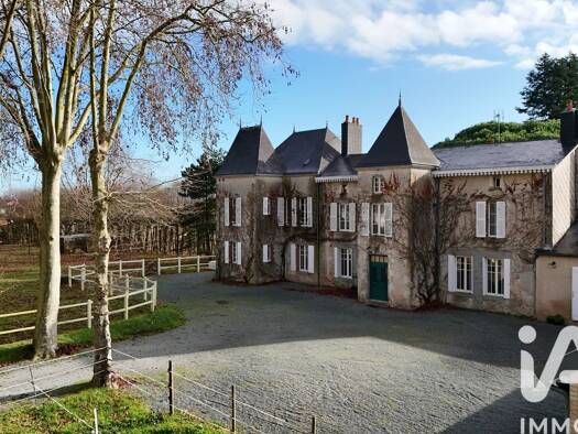 Demeure à vendre 789 500 € 11 pièces 5 chambres 380 m² 41 636 m² de terrain Saint-Mesmin 85700