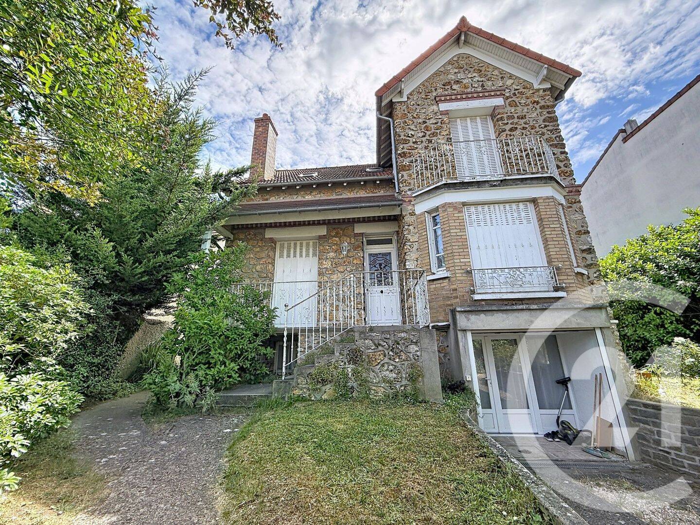 Maison 8 pièces 115 m² · à Sainte-Geneviève-des-Bois · 114,7 m² · 420 000 €
