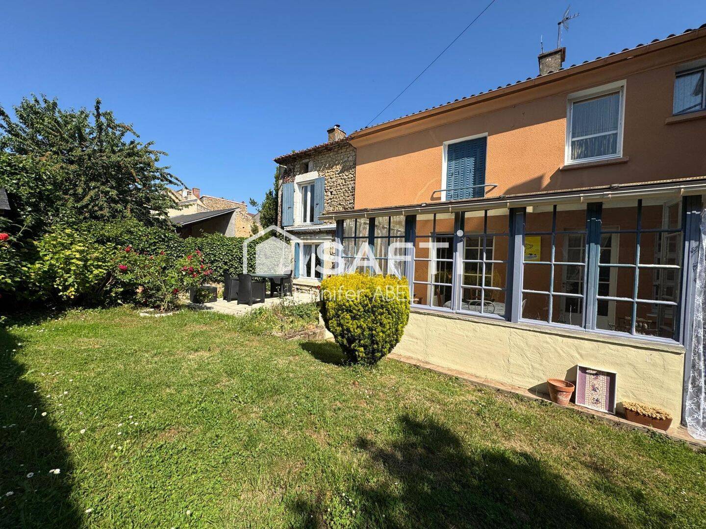 Maison 10 pièces 225 m² · à Saint-Loup-Lamairé · 225 m² · 138 900 €