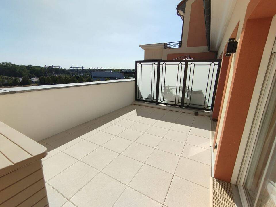 Appartement 5 pièces 105 m² · à Le Plessis-Robinson · 105 m² · 2 490 €