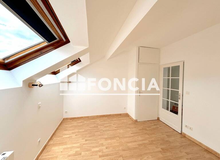 Appartement à louer 407 € 1 pièce 28,5 m²<br/>superficie Sous le toit, 3/3<br/>étage 23/06/2025<br/>disponibilité Centre Ville Ouest Voiron 38500